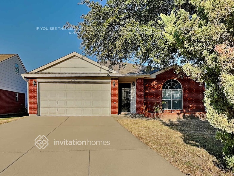Primary Photo - 2720 Briscoe Dr