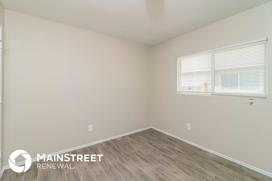 Building Photo - 212 Cres Ridge Dr