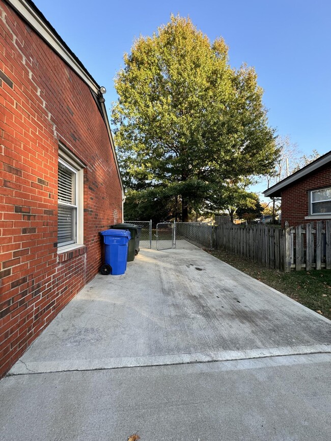 Building Photo - 2470 Millbrook Dr