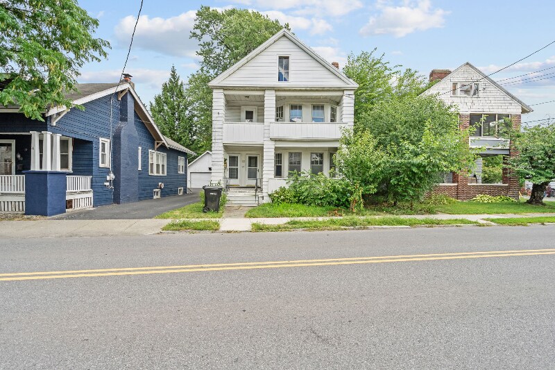 Primary Photo - 22 N Lake Ave