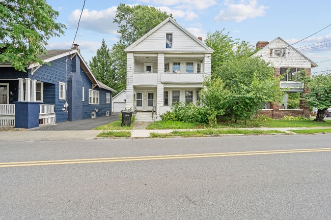 Building Photo - 22 N Lake Ave