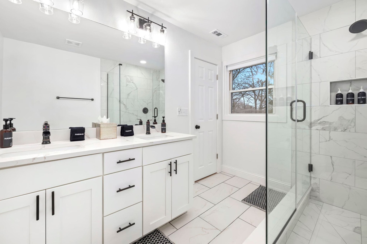 Building Photo - 1158 N Sunset Dr