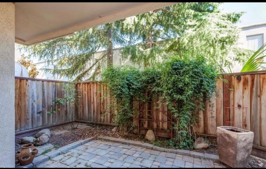 Building Photo - 1670 Clayton Rd