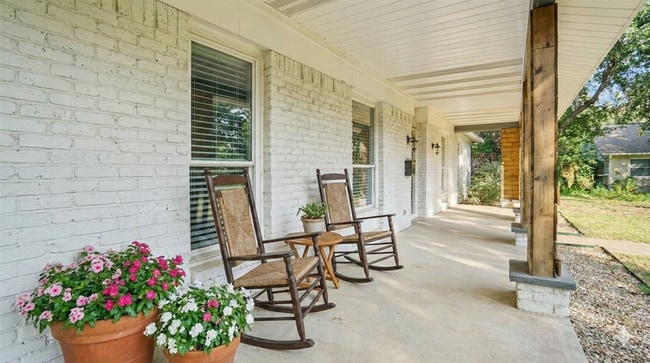 Building Photo - 3855 Crest Cove Cir