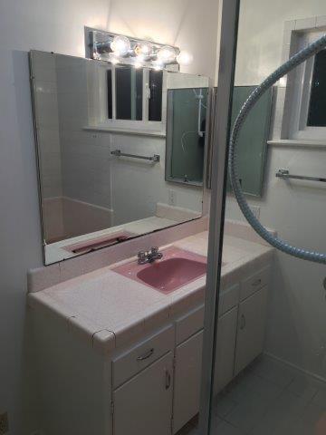 Full bathroom (3) - 60 Cold Springs Rd, Apt
