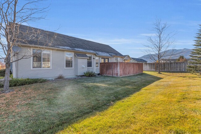 Building Photo - Charming Midway Home