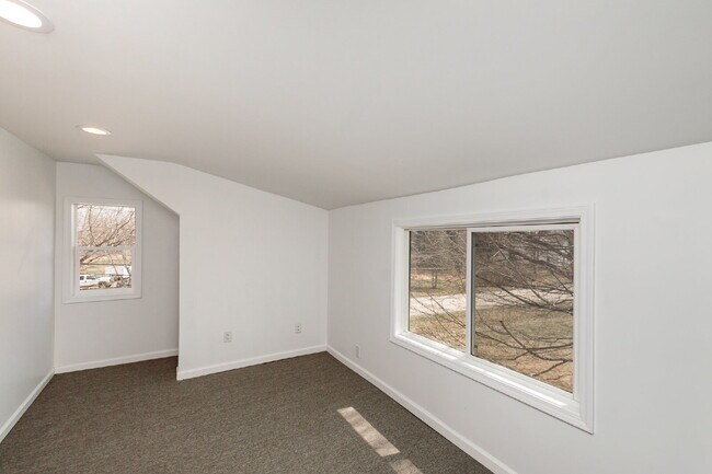 Building Photo - Charming 3-Bedroom Retreat with Pole Barn - $2000/Month