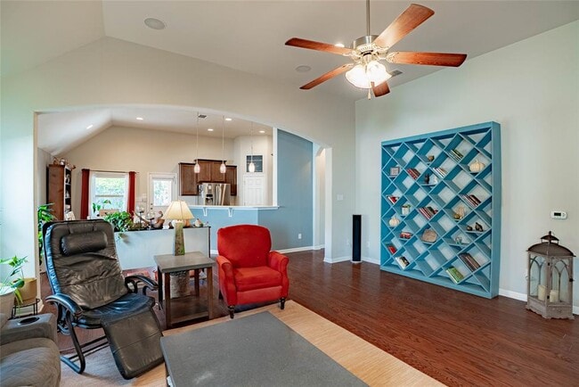 Building Photo - 2009 Garretts Way