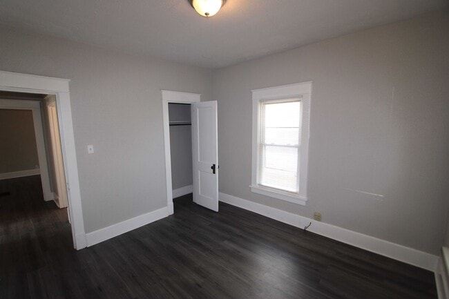 Building Photo - Quaint 2 Bed 1 Bath in Franklin