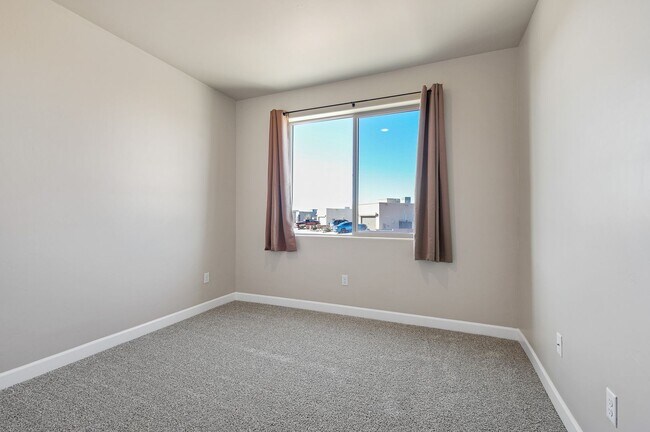 Building Photo - Newer Construction Home located in Mesa Village