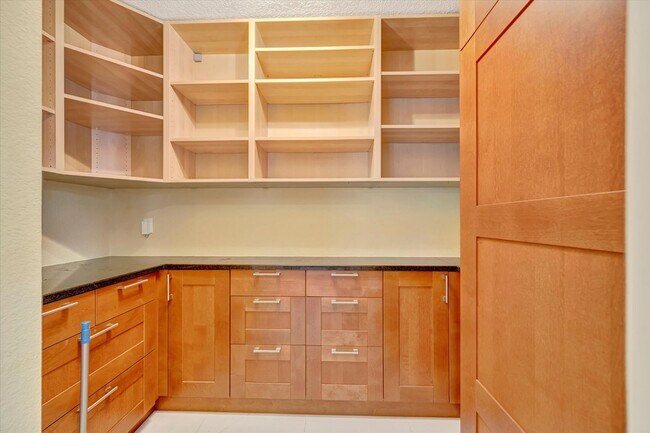 Building Photo - Stunning Annual Rental: Luxury Coastal Liv...