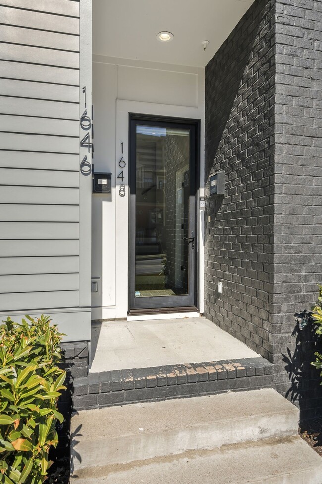 Building Photo - 1648 19th Ave S