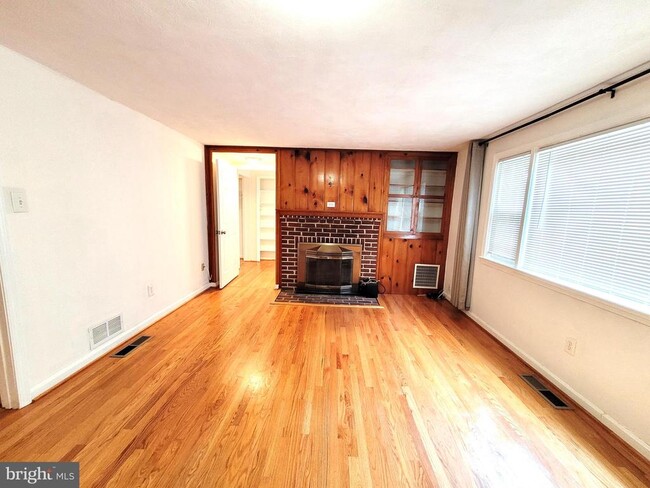 Building Photo - 6409 Higham Dr