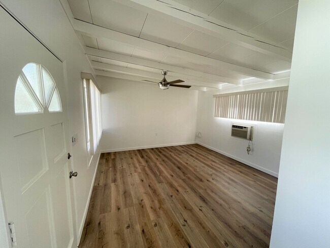 Building Photo - 606 1/2 E Oak St