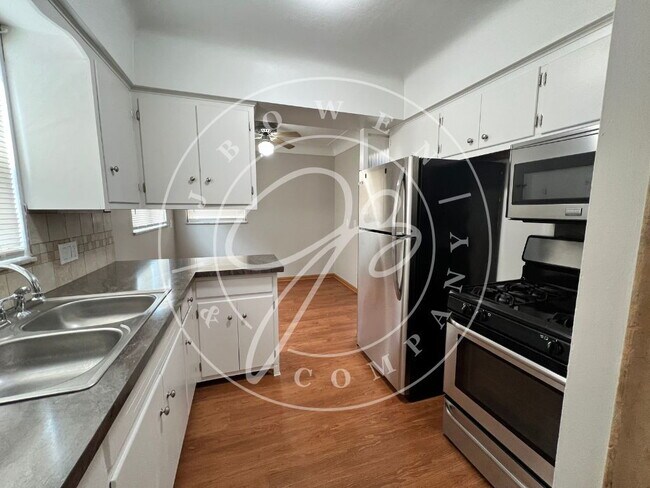 Building Photo - West Toledo 3-Bedroom Gem on Kingsbury Avenue - Cozy Comfort in Toledo!" Available December 10