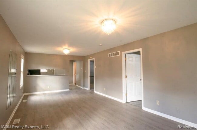 Building Photo - 743 Hollister St