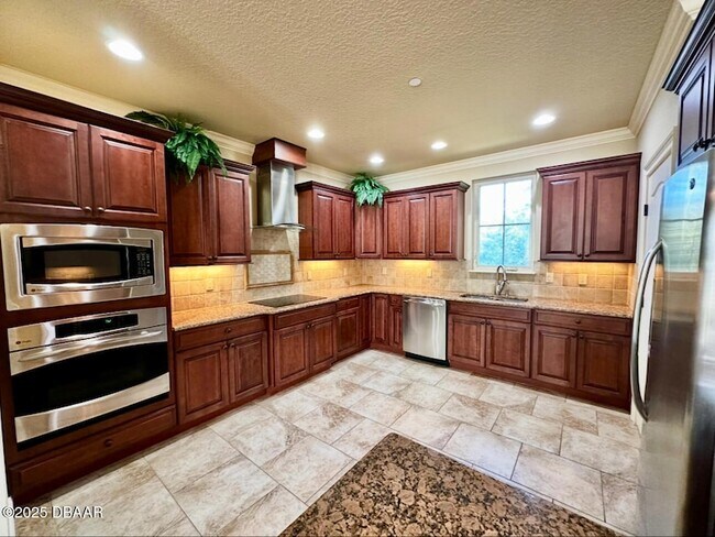 Building Photo - 5090 Riverside Dr