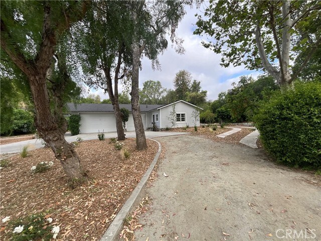 Building Photo - 2029 Las Palomas Dr