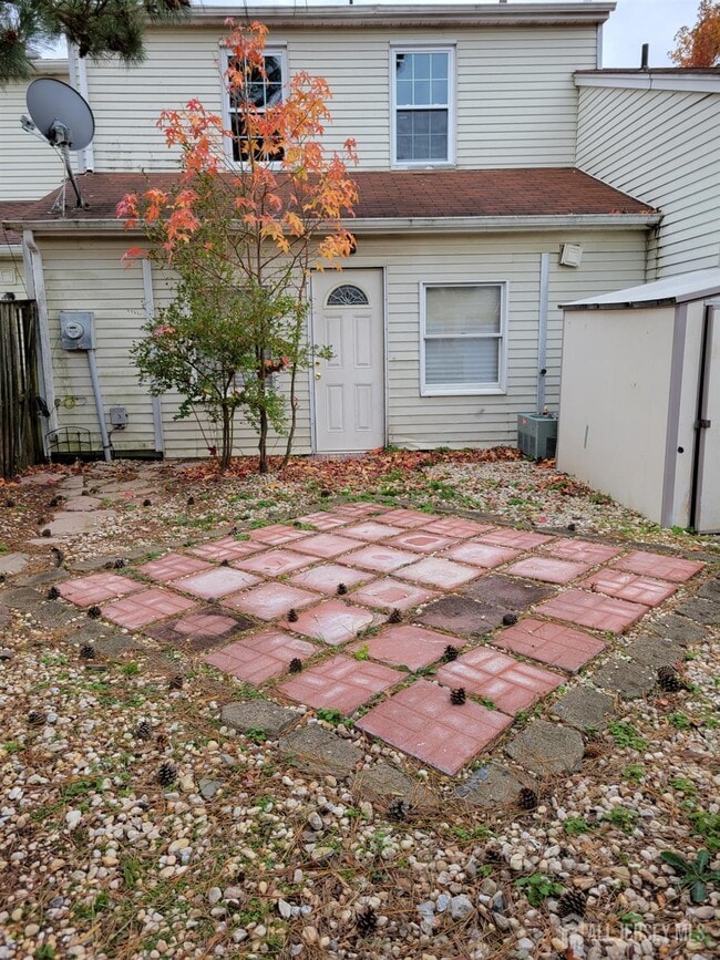 Building Photo - 15 Van Pelt Ct