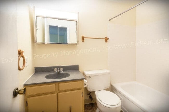 Building Photo - 1705 Heatheridge Rd