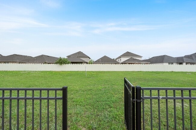 Building Photo - 16868 Pink Wintergreen Dr