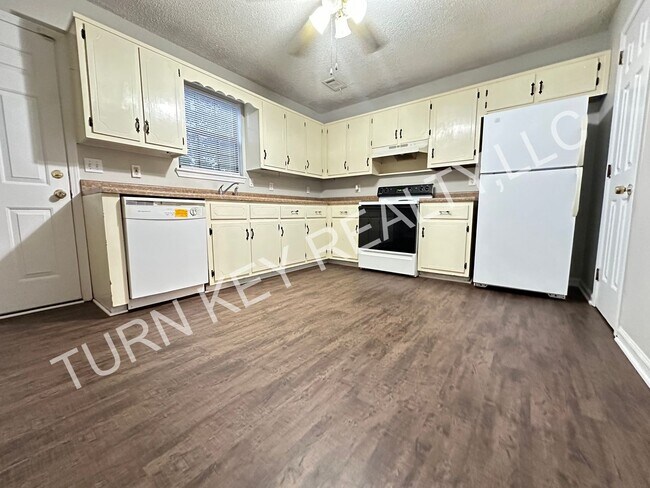 Building Photo - Townhome for rent in Grayson Valley