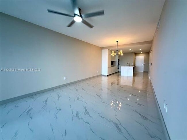 Building Photo - 700 NE 24th St