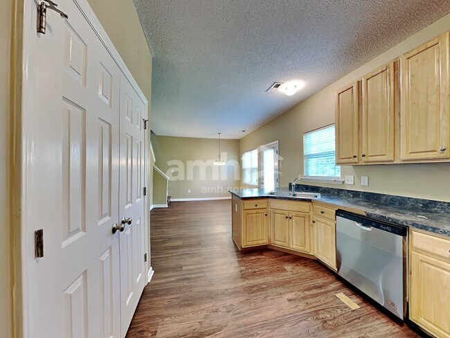 Building Photo - 630 Prickly Pear Dr