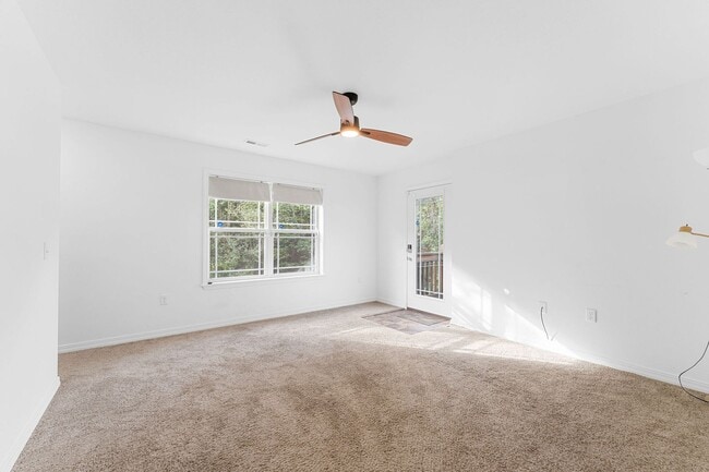 Building Photo - Modern 3-Bedroom Home Near Branson Landing...