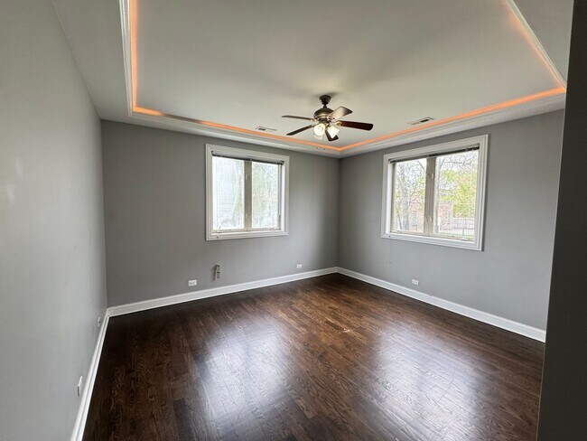 Building Photo - 5406 S Indiana Ave