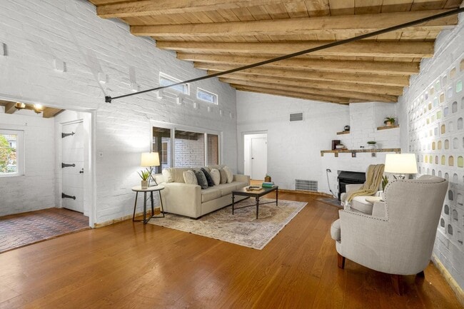 Building Photo - 3691 Laguna Ave