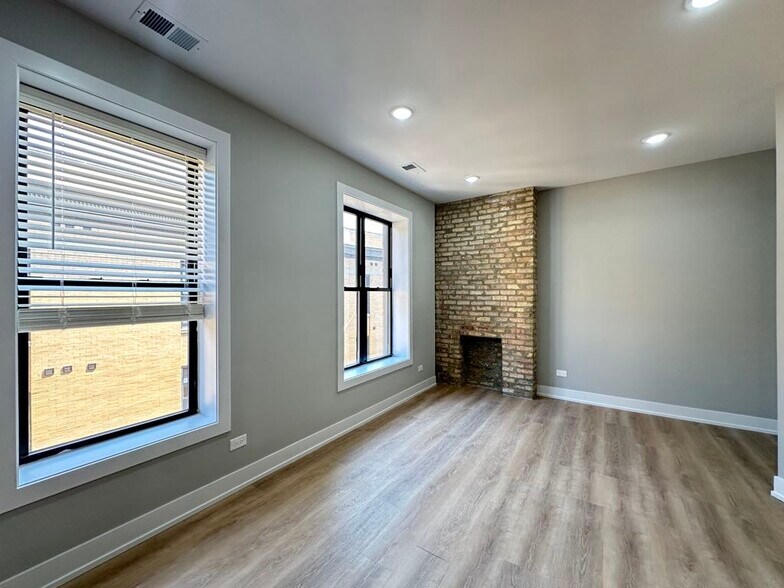 Building Photo - 419 W Belden Ave