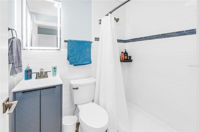 Building Photo - 6892 Gulf Winds Dr