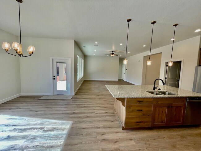 Building Photo - BRAND NEW Three Bedroom Home in Desert Cliffs