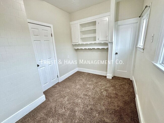 Building Photo - 702 E Burnett St