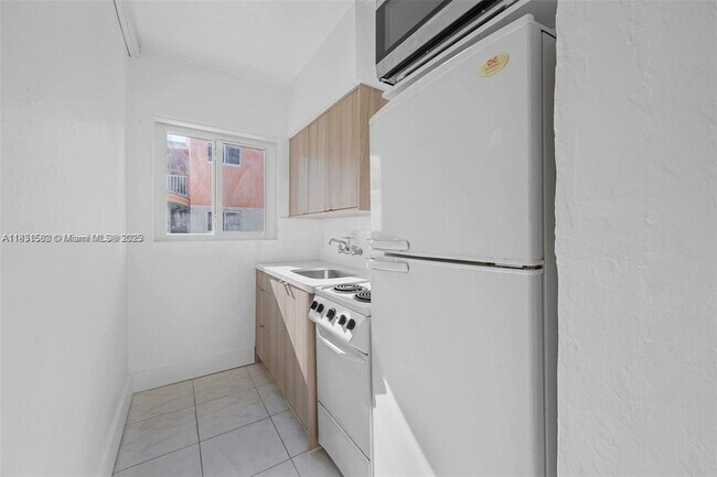 Building Photo - 550 NE 82nd Terrace