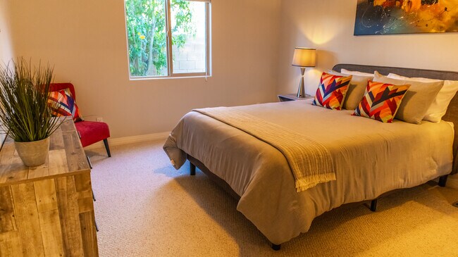 Building Photo - 53220 Avenida Navarro