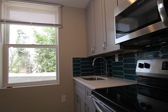 Building Photo - 3945 Baring St