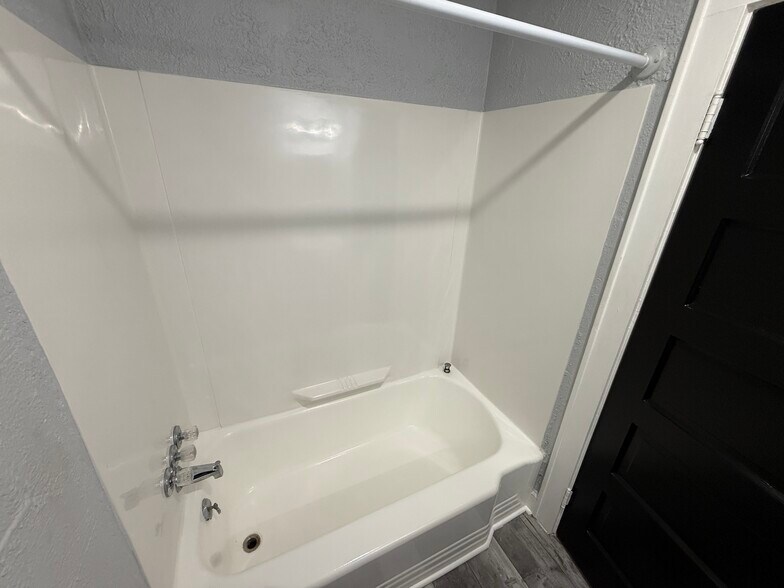 Building Photo - 6921 Urner Ave