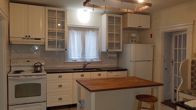 Building Photo - 26 Calvert St