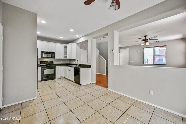 Building Photo - 7104 S 7th Ln