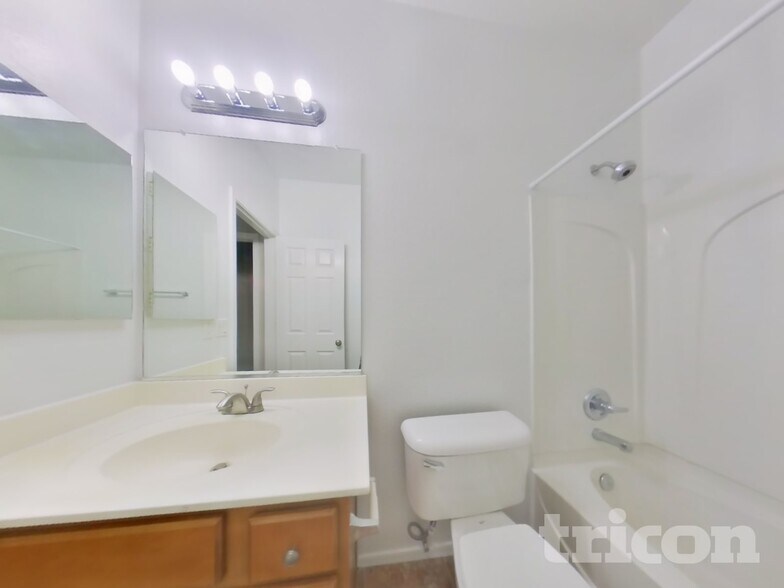 Building Photo - 15034 N 146th Ln