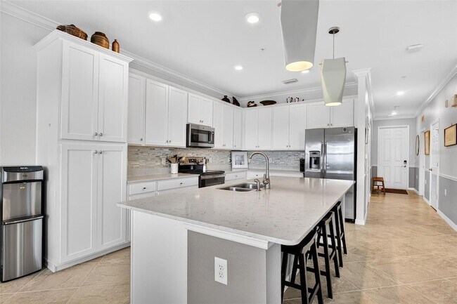 Building Photo - 17520 Gawthrop Dr