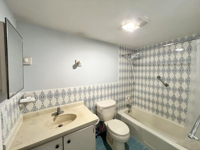 Building Photo - 1000 NW 13th St