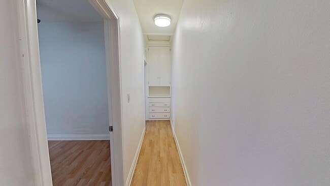 Building Photo - 709 W Micheltorena St