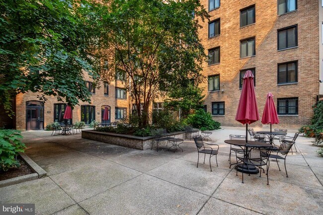 Building Photo - 1701 16th St NW
