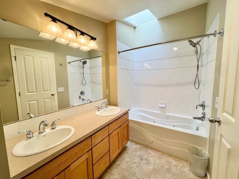 master bath with jacuzzi tub - 12713 Greenwood Ave N