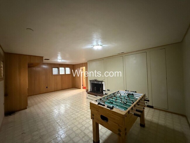 Building Photo - Stunning South Hill Home