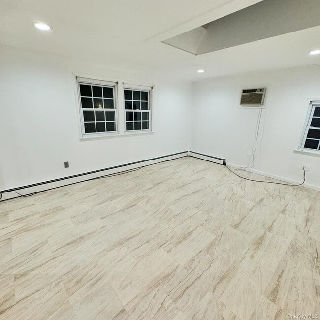 Building Photo - 11 Blue Spruce Rd