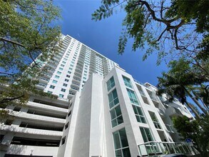 Building Photo - 2 Bed / 2 Bath | Terrazas Riverpark Village #804 – Miami